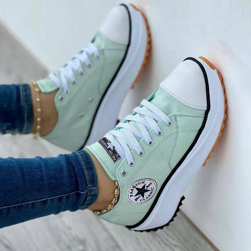 Canvas sneakers sole detail