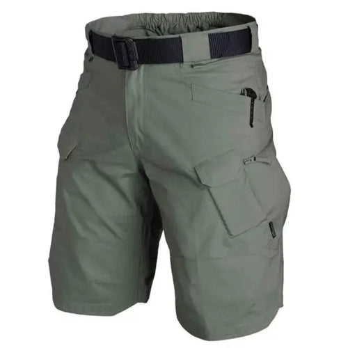 Cargo shorts pocket detail